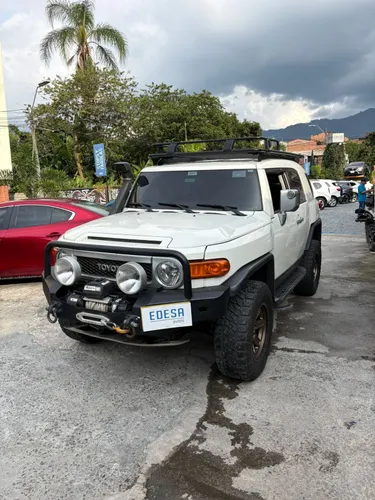 TOYOTA FJ CRUISER
