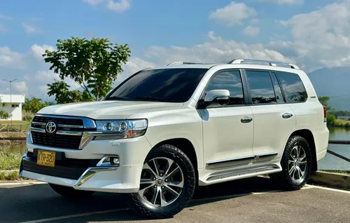 Toyota Sahara Land Cruiser LC200 2021 diesel versión VXR 
