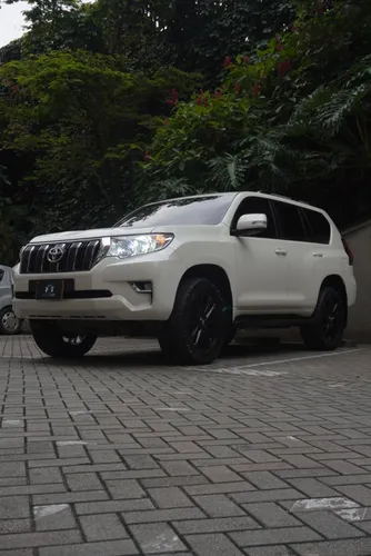 Toyota Prado TXL 2023  2.8L Diésel  Automática  4x4