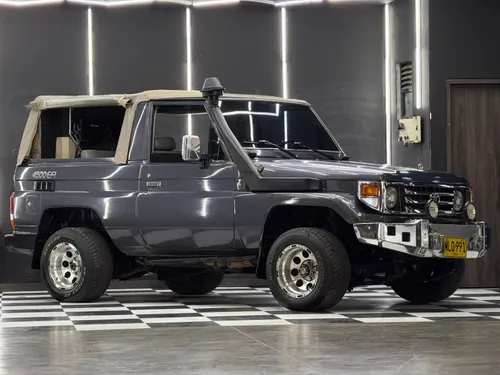 TOYOTA MACHO FJ73