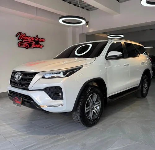 Toyota Fortuner SR 2024