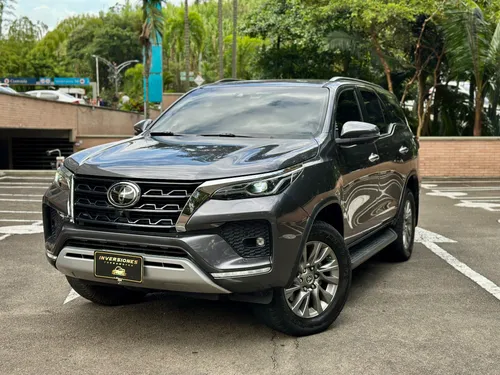 Toyota fortuner 2.4 diesel SRV 