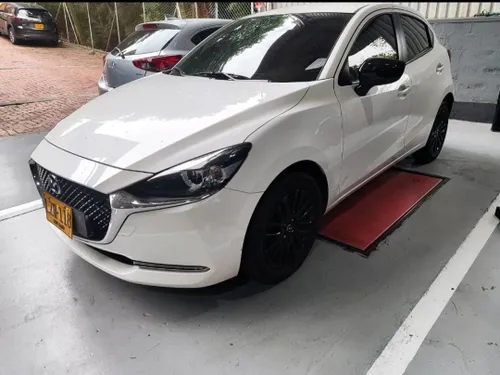 Mazda 2 Touring Carbon 2024