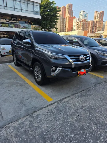 Toyota Fortuner SRV