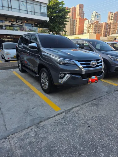 Toyota Fortuner SRV