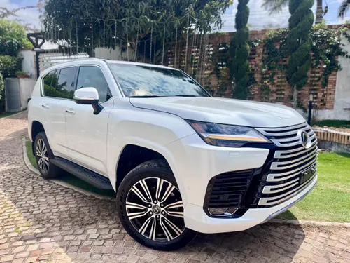 Lexus LX700H versión Luxury 2025 