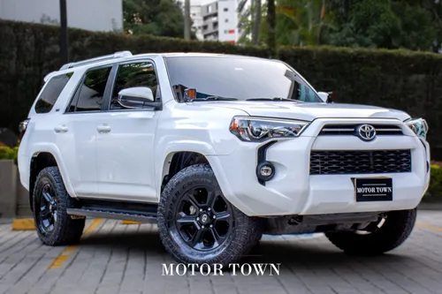 TOYOTA 4RUNNER SR5 2023