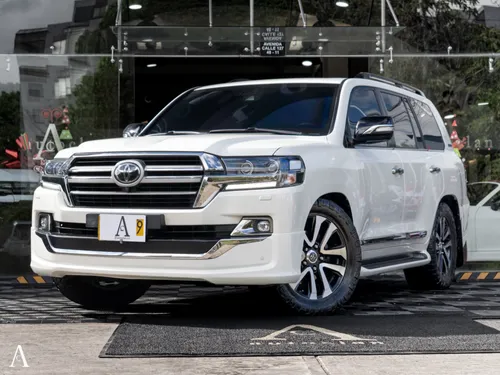 Toyota LC200 Land Cruiser Executive Lounge