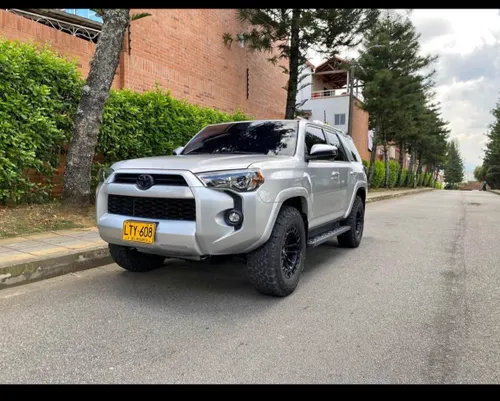 TOYOTA 4RUNNER SR5 2023