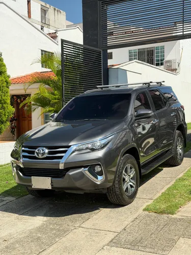 Toyota Fortuner Street 