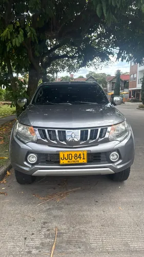 Mitsubishi sportero L200 automática 4x4 diesel modelo 2019 