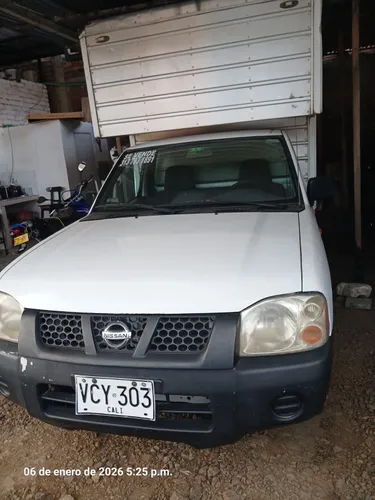 Nissan Frontier con furgón 