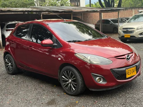 Mazda 2 automático 2014
