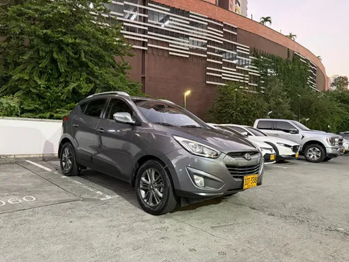 HYUNDAI TUCSON  ix35 DIÉSEL 4x4 AUTOMÁTICA SOLO 61.000 kms TODOS LOS MANTENIMIENTOS EN CONCESIONARIO