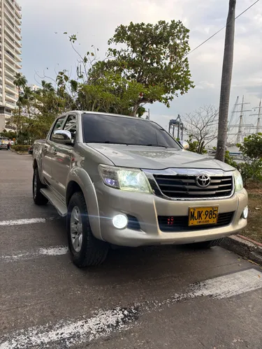  SE VENDE TOYOTA HILUX 4X2 DIÉSEL  