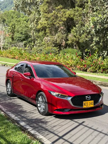 MAZDA 3 HÍBRIDO 2024