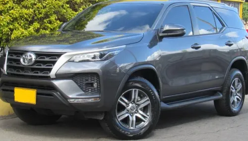 Toyota Fortuner SR 2.4 Diésel 4x2 Automática Modelo 2024  20.000 km  Único dueo