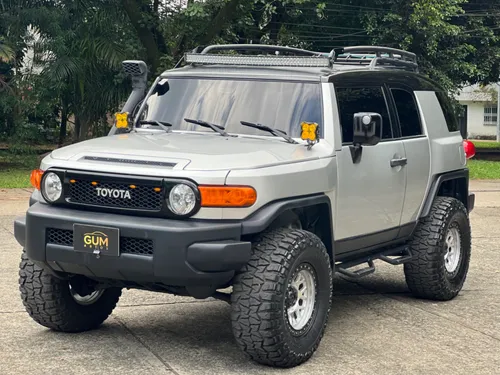 Espectacular Toyota FJ Cruiser 