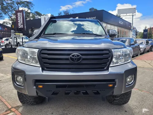 Toyota LC200 Land Cruiser Sahara 