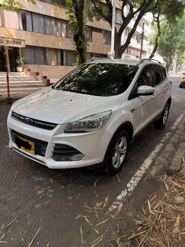 Ford Escape 2016 SE 2.0 Turbo  74.000 km  CarPlay cámara sensores y llantas nuevas