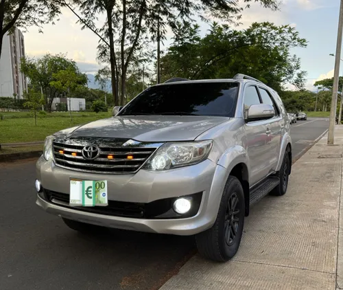 TOYOTA FORTUNER SR5 4X4 2013 