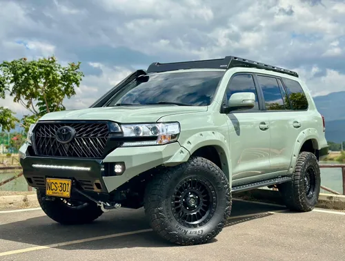 Toyota Sahara LC200 2013