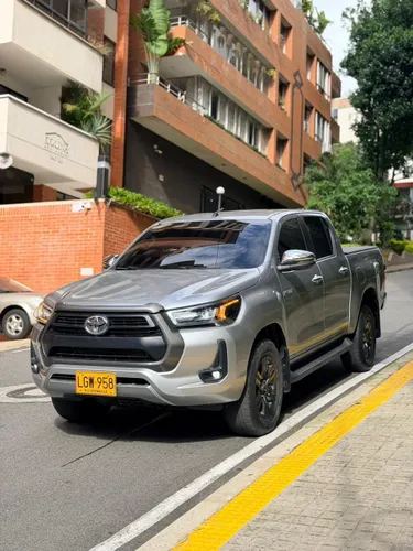 TOYOTA HILUX 2.4 DIÉSEL AUTOMÁTICA 4X4  2023