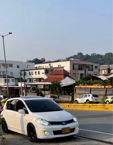 Nissan Tiida HB versión premium 