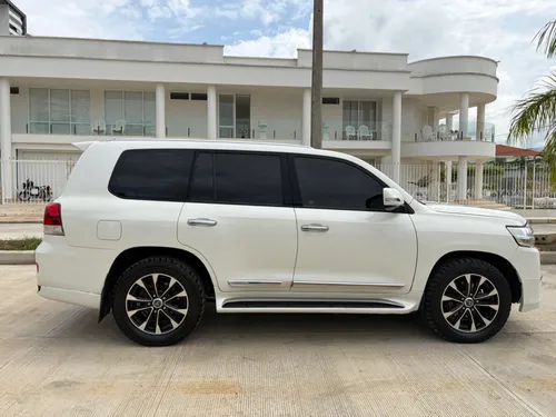 TOYOTA SAHARA LAND CRUISER LC200 GX.R DIESEL 2021