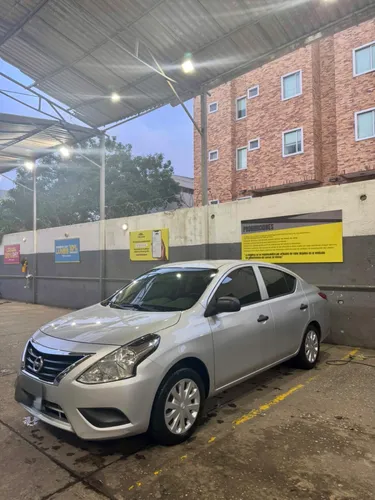Nissan versa 2020 -Mecánico -Único dueo-38.00 Km0