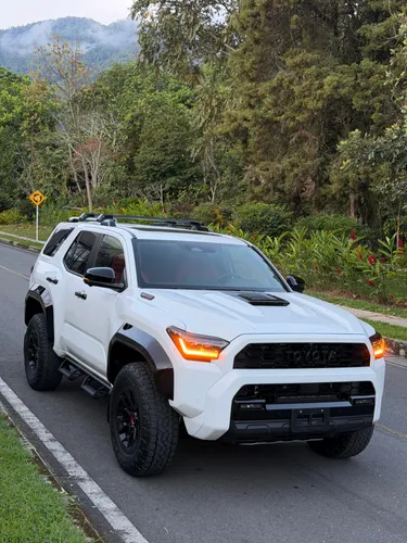 TOYOTA 4RUNNER 2025 HÍBRIDA 0 KM