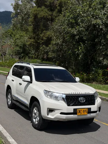 TOYOTA PRADO 2.8 DIÉSEL