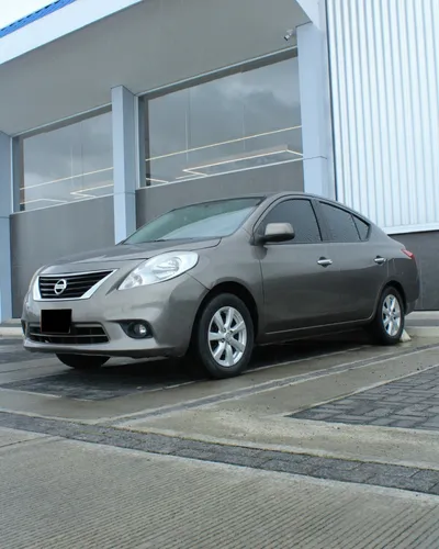 NISSAN VERSA  2013