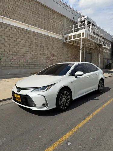 Toyota Corolla 2023 híbrido 