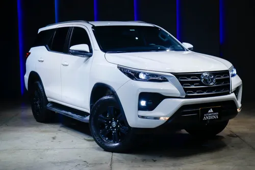 Toyota FORTUNER 2.8L SR AT