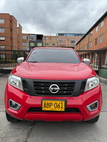 Nissan Frontier estacas doble cabina 4x4 Diesel