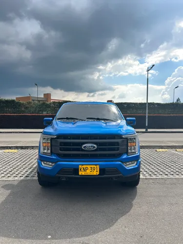 FORD F150 versión lariat modelo 2021 único dueo 