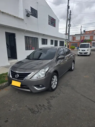 Nissan Versa Advance 2015
