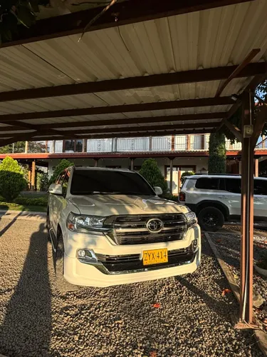 TOYOTA LC200 Sáhara Land Cruiser