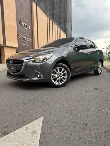 Mazda 2 Touring Sedan 2020 