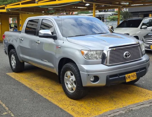toyota tundra 5.7 v8 Limited At 4x4