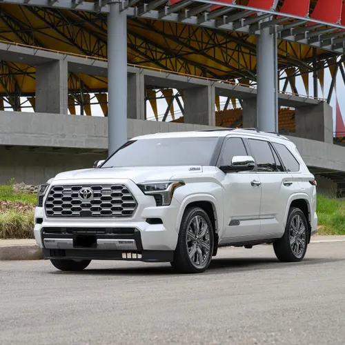 TOYOTA SEQUOIA CAPSTONE HÍBRIDA  B2  2025