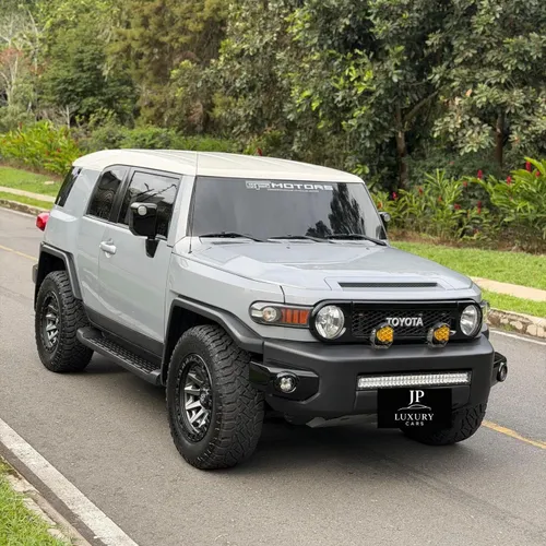 TOYOTA FJ CRUISER 