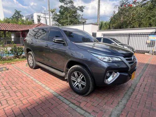 Toyota Fortuner 2.4 Street Diesel 
