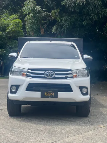 Toyota Hilux Estacas 2024 Solo 3.400 Kms Para estrenar