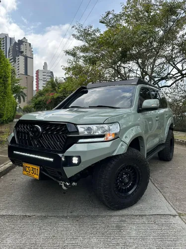 TOYOTA SAHARA LC200  2013  DIÉSEL  4x4  VERSIÓN EUROPEA