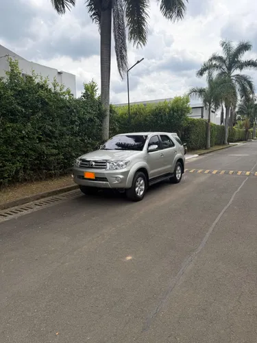 Toyota Fortuner 2011