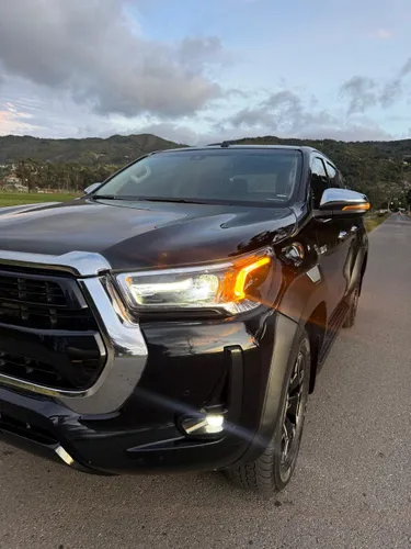 Toyota Hilux SRX DIESEL 2.8 modelo 2025 unicornio dueo excelente estado. 