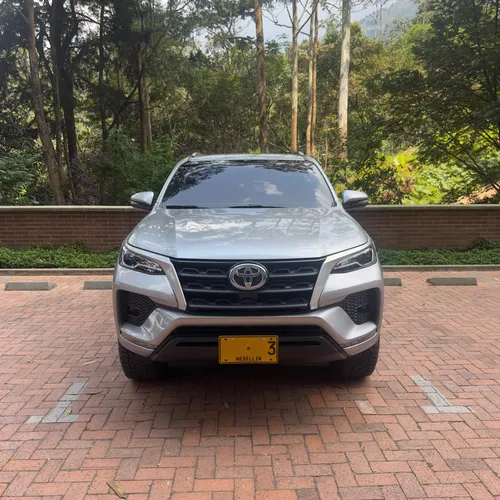 TOYOTA FORTUNER 2.4 DIÉSEL Sr 4X2 