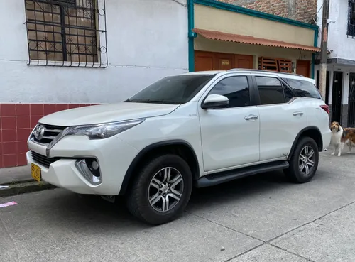 Toyota fortuner SRV